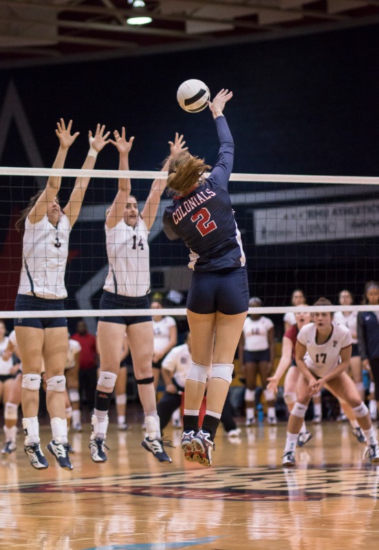 The Robert Morris Colonials Womens Volleyball team took on Penn at 6:30pm on Friday, September 15th. This was the 2nd game in the Robert Morris Invitational. 