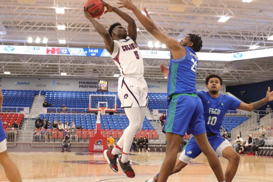 Enoch Cheeks drives to the hoop in Robert Morris 85-74 loss to Flordia Gulf Coast. Photo credit: Ethan Morrison