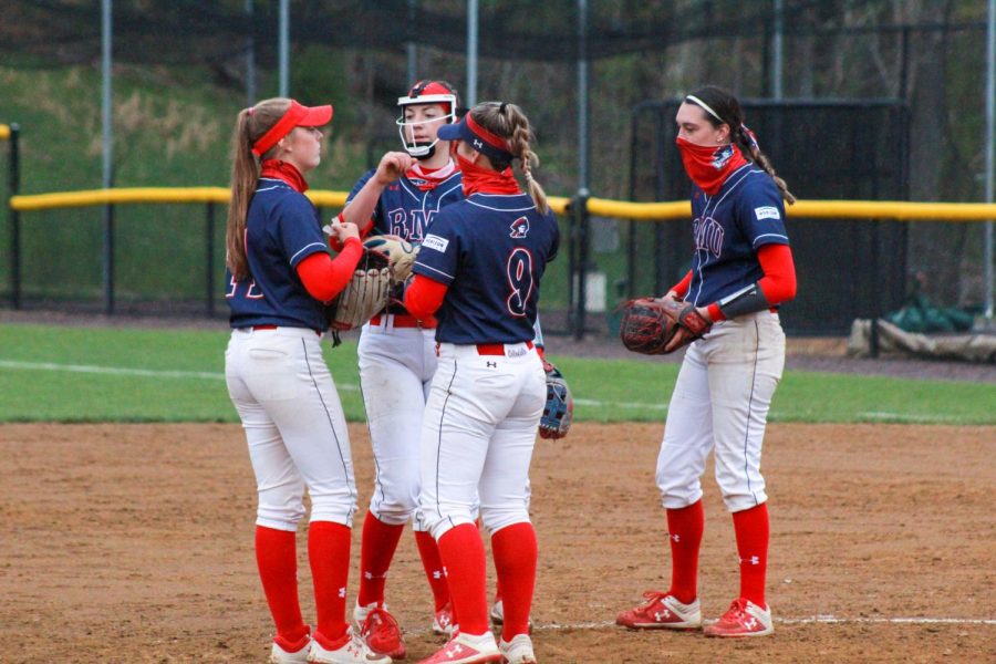 RMU+softball+meets+before+their+game+against+Youngstown+State.+Photo+credit%3A+Ethan+Morrison