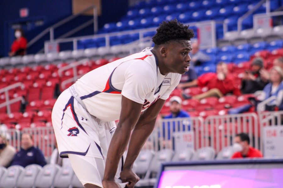 Turnovers and free throws plague Robert Morris in close loss to Oakland