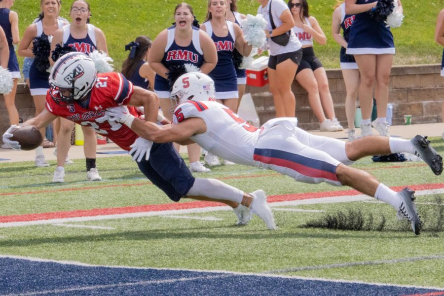 Robert+Morris+Wide+receiver+Parker+Fetterman+%28left%29+extends+into+the+endzone+as+Daytons+Matt+Lenti+tries+to+make+a+play+in+Daytons+22-20+win+over+Robert+Morris+on+Saturday+Photo+credit%3A+Ethan+Morrison