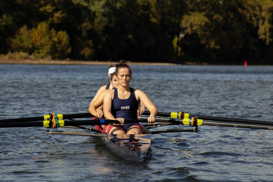 Robert Morris Varsity 4 rowing on the Ohio River during the 2022 Yinzer Cup at the Midge McPhail Boathouse. 