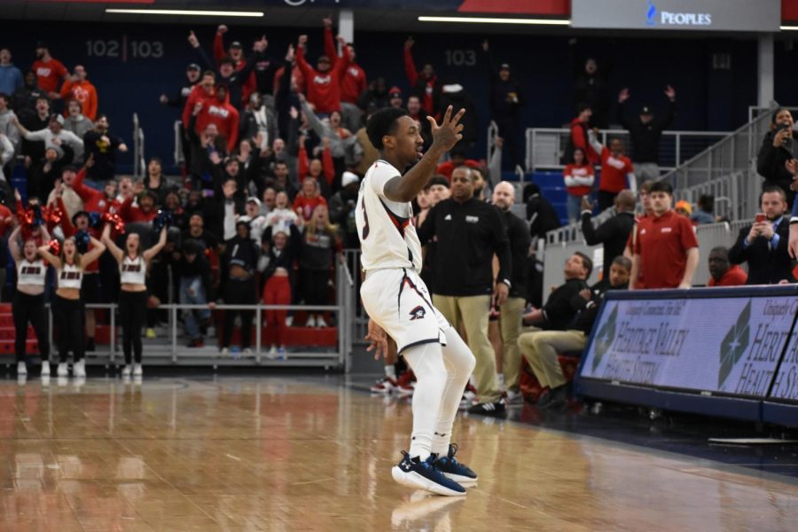Michael Green III hit the game winning shot to send the Colonials to the Quarterfinals against Cleveland State