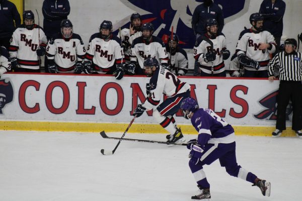 The Colonials return to the ice on Saturday, Oct. 7 against Bowling Green. Photo credit: Nathan Breisinger