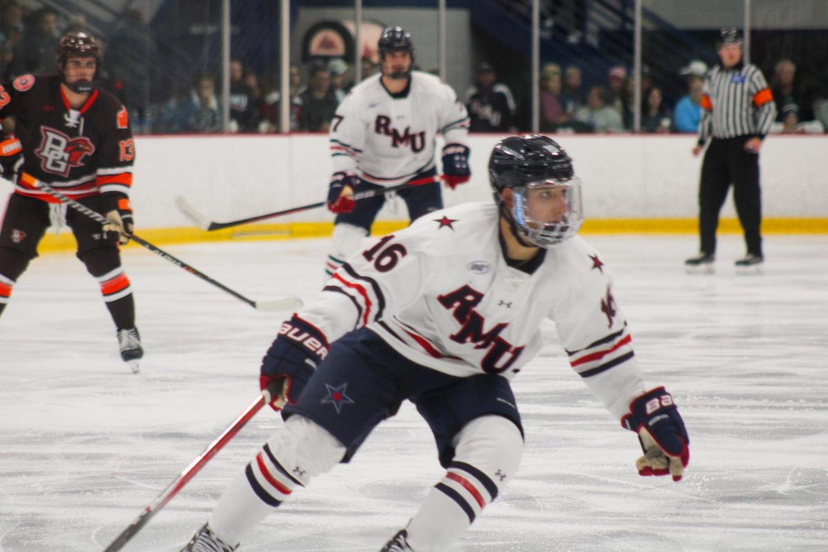 Mens Hockey Hits the Road to Begin Conference Play